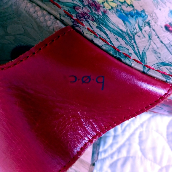 b.o.c. Born of Concept - Red Leather Wedge w/ Floral Cork Platform - 9M